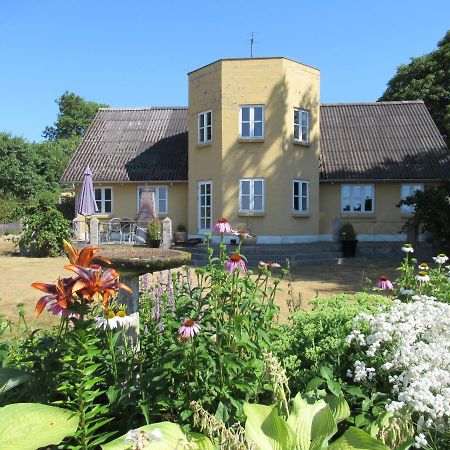 ホテル Okker Gokker Garden Allingåbro エクステリア 写真