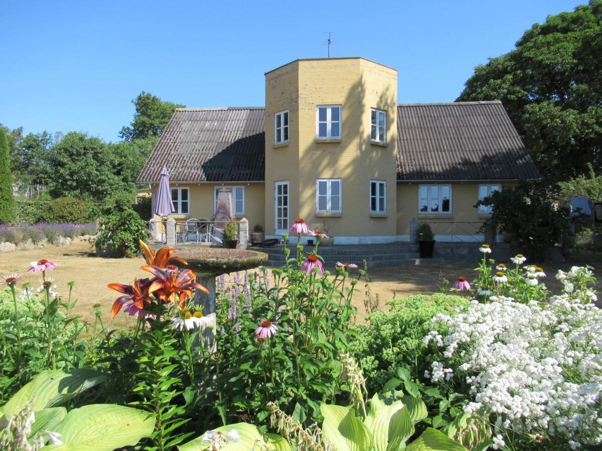 ホテル Okker Gokker Garden Allingåbro エクステリア 写真